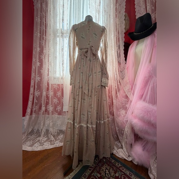 Gunne Sax Maxi Dress in a Striped Dusty Rose Pattern with Crochet Lace Trim - Picture 4 of 5